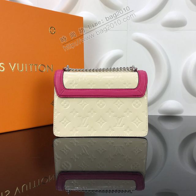 LV包 lv新款女包 Wynwood手袋 壓紋漆光牛皮 LV鏈條斜跨女包  ydh3453